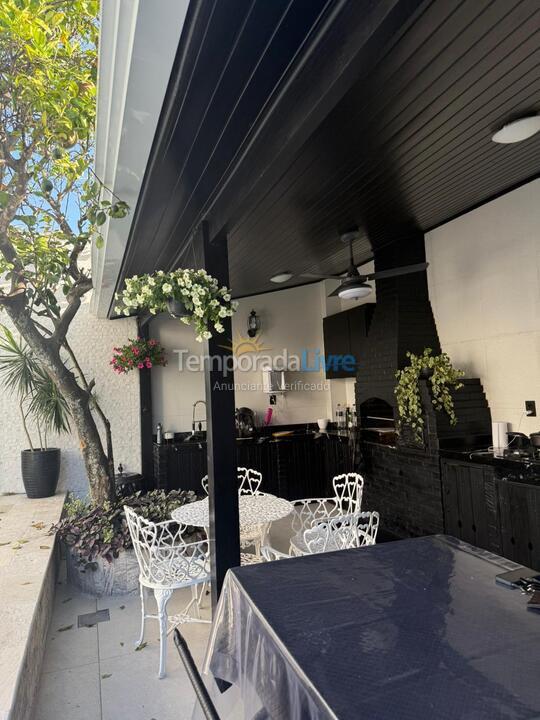 Casa para aluguel de temporada em Niterói (Piratininga)