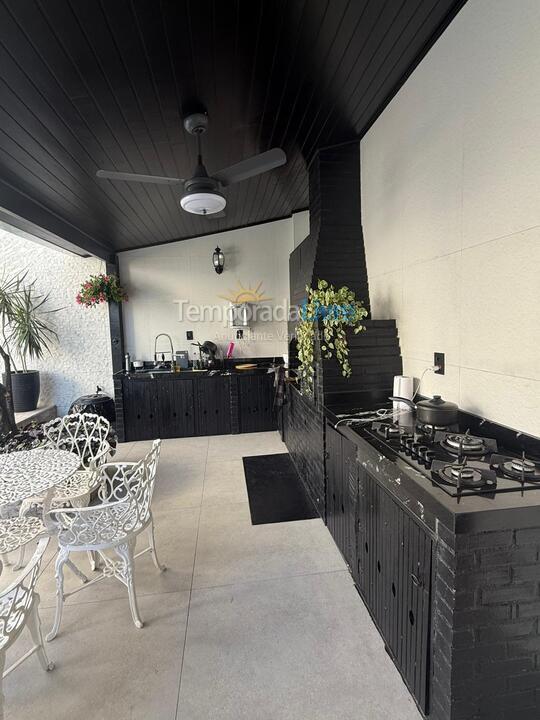 Casa para aluguel de temporada em Niterói (Piratininga)