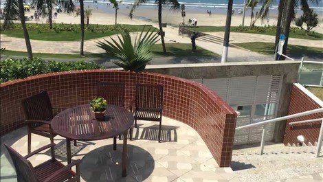 Apartamento en primera línea de playa – capacidad para hasta 6 personas – garaje