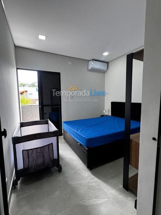 Casa para aluguel de temporada em Caraguatatuba (Praia das Palmeiras)