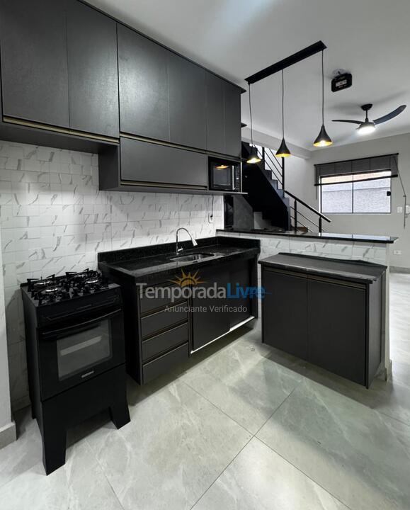 Casa para aluguel de temporada em Caraguatatuba (Praia das Palmeiras)