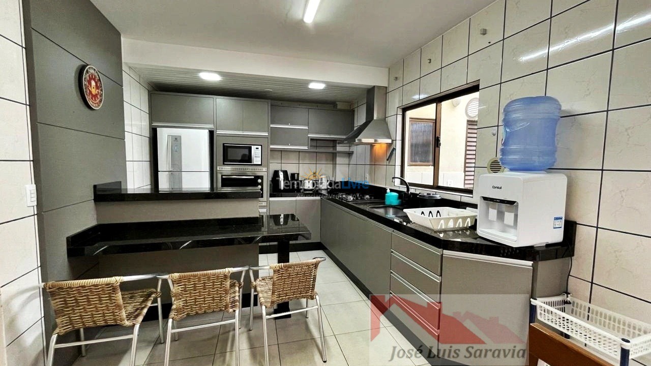 Apartamento para aluguel de temporada em Bombinhas (Praia de Bombas)