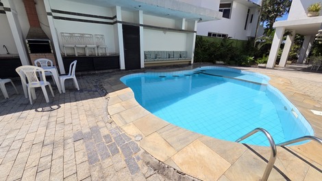 Piscina com  bar