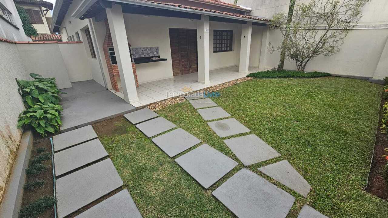 Casa para aluguel de temporada em Caraguatatuba (Praia Capricórnio)