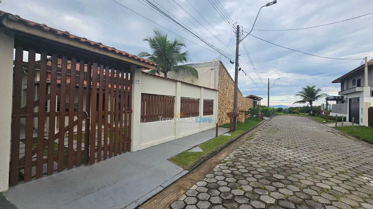 Casa para aluguel de temporada em Caraguatatuba (Praia Capricórnio)