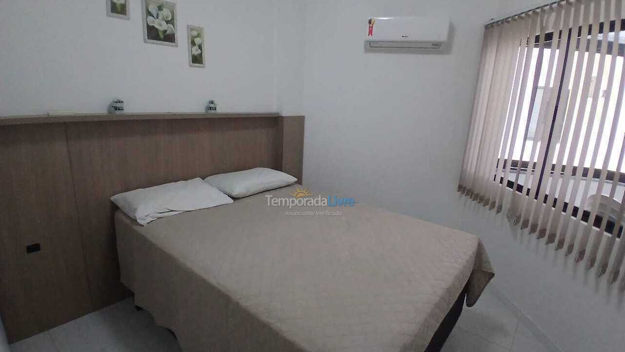 Apartamento para aluguel de temporada em Itapema (Meia Praia)