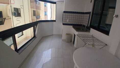 QUADRA DO MAR 3 QUARTOS COM AR NO CORAÇÃO DA MEIA PRAIA