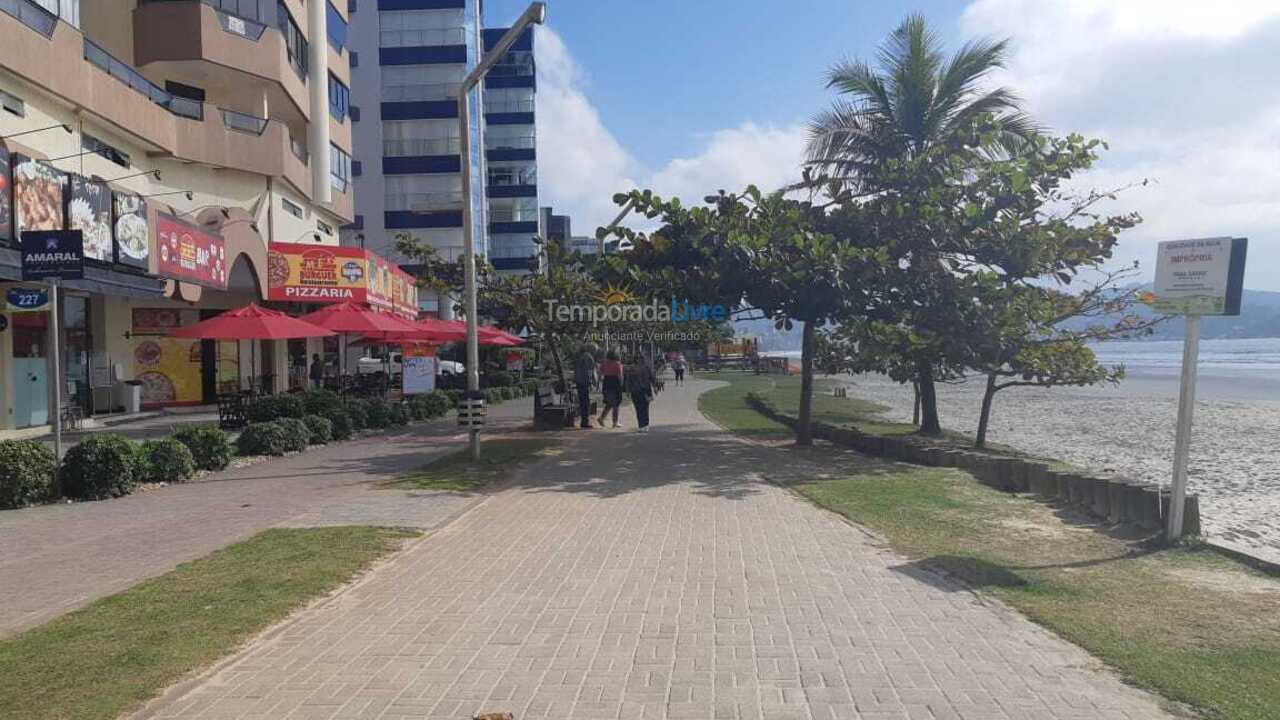 Apartamento para aluguel de temporada em Itapema (Meia Praia)