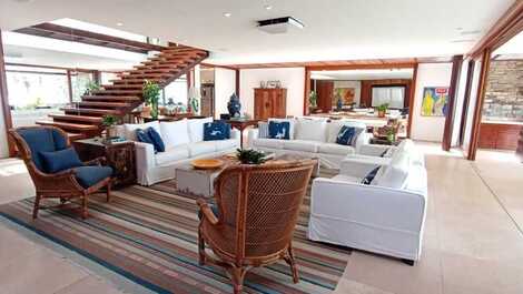 CASA FRENTE AO MAR NA PRAIA DA BALEIA