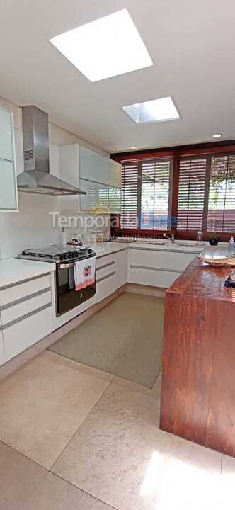 Casa para aluguel de temporada em São Sebastião (Praia da Baleia)