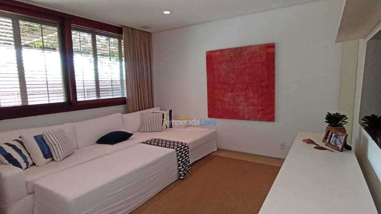 Casa para aluguel de temporada em São Sebastião (Praia da Baleia)