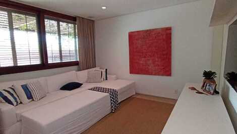 CASA FRENTE AO MAR NA PRAIA DA BALEIA