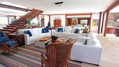 CASA FRENTE AO MAR NA PRAIA DA BALEIA