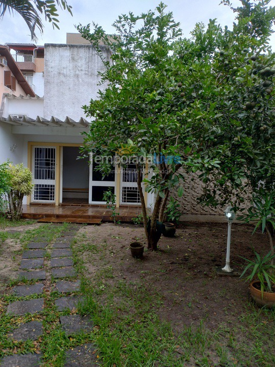 Casa para aluguel de temporada em Cabo Frio (Praia do Forte)