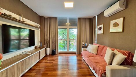 Casa disponible para alquilar a 50 metros de la playa de Baleia.