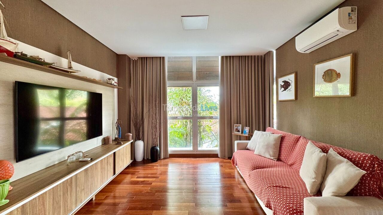 Casa para alquiler de vacaciones em São Sebastião (Praia da Baleia)