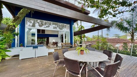 Casa disponible para alquilar a 50 metros de la playa de Baleia.