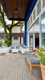 Casa disponible para alquilar a 50 metros de la playa de Baleia.