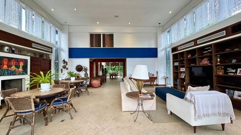 Casa disponible para alquilar a 50 metros de la playa de Baleia.