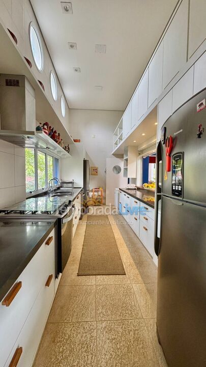 Casa para alquiler de vacaciones em São Sebastião (Praia da Baleia)