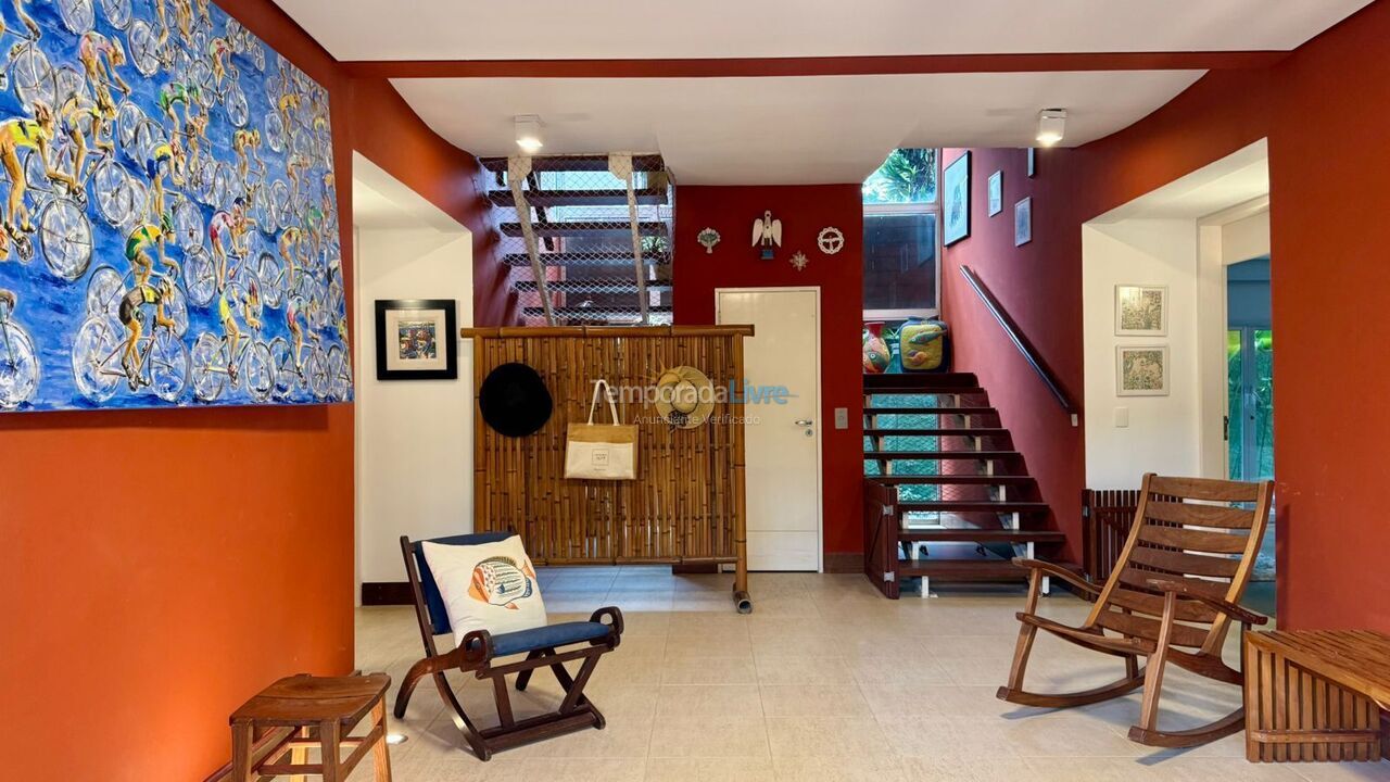 Casa para alquiler de vacaciones em São Sebastião (Praia da Baleia)