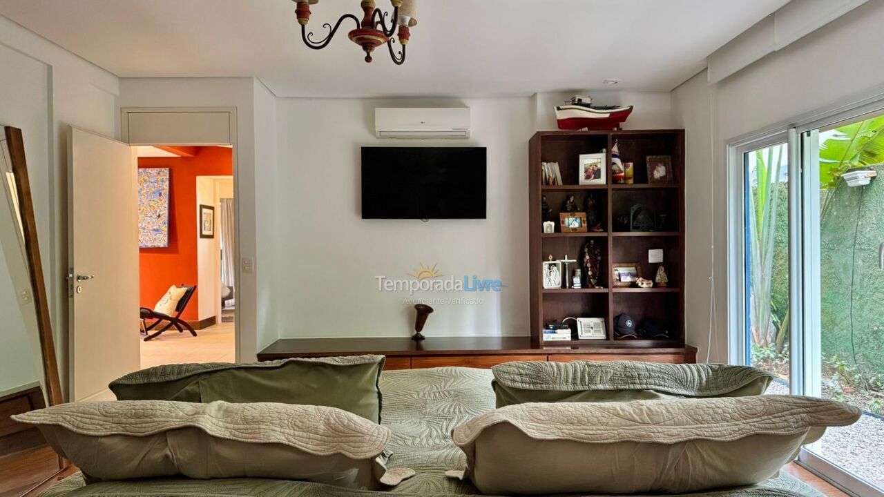 Casa para alquiler de vacaciones em São Sebastião (Praia da Baleia)