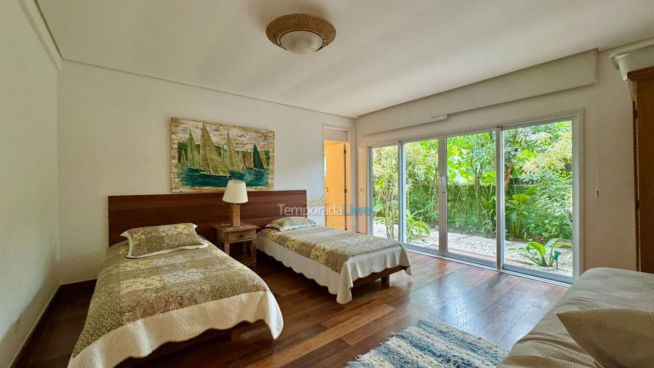 Casa para alquiler de vacaciones em São Sebastião (Praia da Baleia)