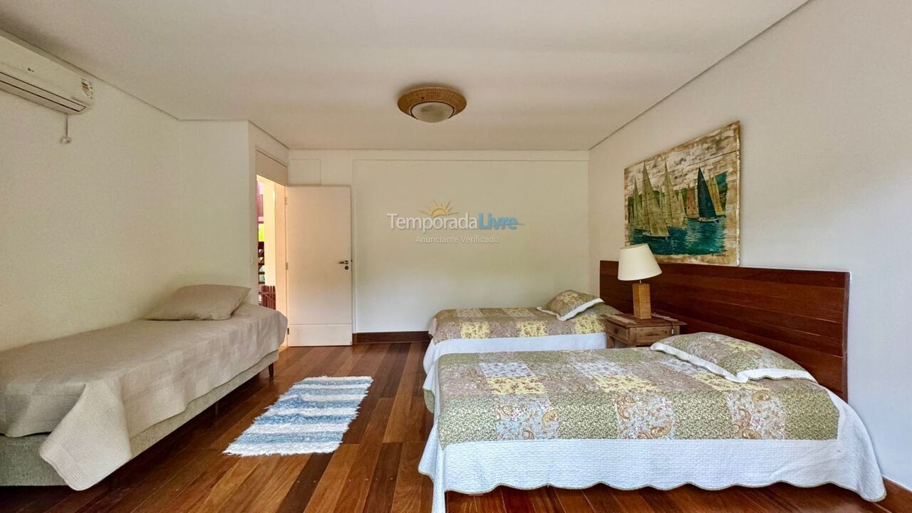 Casa para alquiler de vacaciones em São Sebastião (Praia da Baleia)