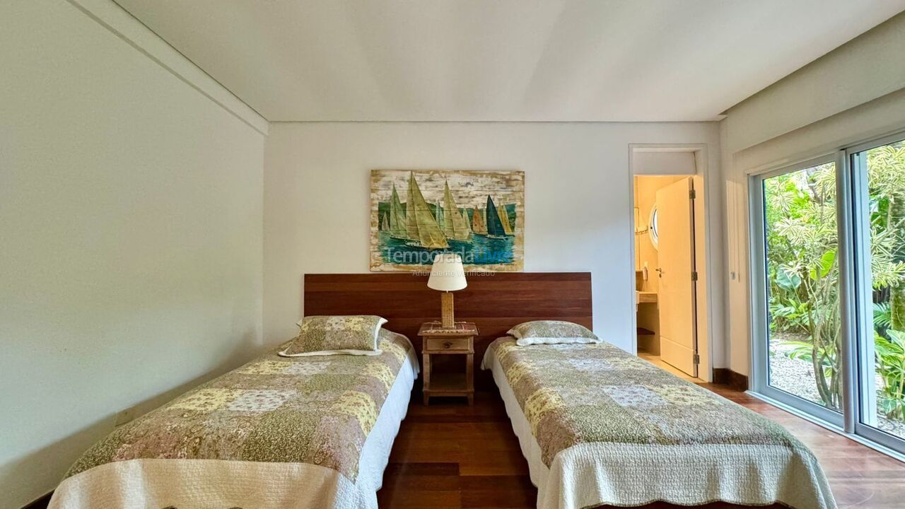 Casa para alquiler de vacaciones em São Sebastião (Praia da Baleia)