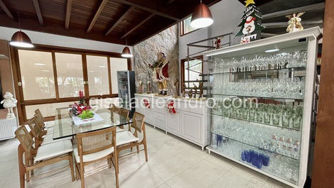 Casa exclusiva em Jurere, piscina e 7 quartos.