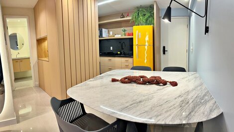 Exclusive 5-STAR Sea View Apartment