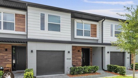 House near Disney with 4 bedrooms.