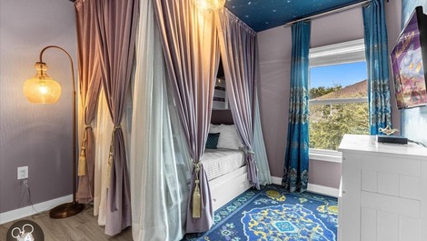 House near Disney with 4 bedrooms.