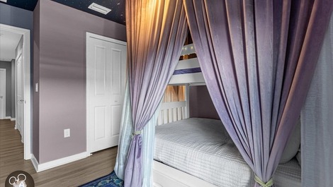 House near Disney with 4 bedrooms.