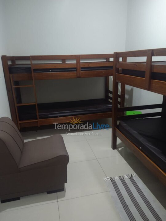 Casa para aluguel de temporada em Praia Grande (Praia do Caiçara)