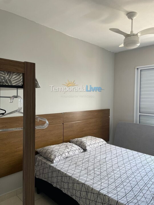 Apartamento para aluguel de temporada em Praia Grande (Tupiocain)