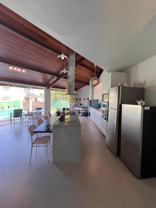 Casa para aluguel de temporada em Camaçari (Praia de Guarajuba)