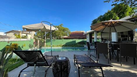 Casa térrea acomoda 16 pessoas 200m da praia. Excelente localização