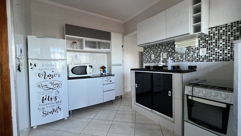 Acogedor apartamento de 1 dormitorio, totalmente amueblado, en el barrio de Caiçara, en Praia Grande.