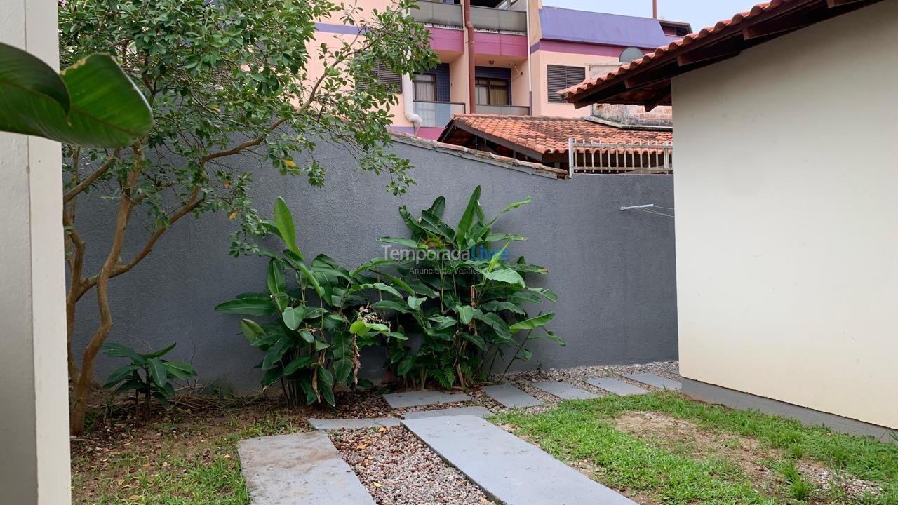 Casa para aluguel de temporada em Florianopolis (Praia dos Ingleses)