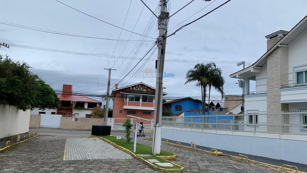 Casa para aluguel de temporada em Florianopolis (Praia dos Ingleses)