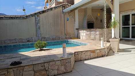 NEW AVAILABLE / 4 suites with air / pool / BBQ / 20 m from the beach