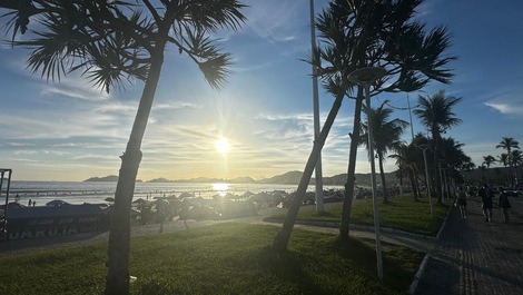 Beachfront apartment near Pitangueiras Beach and Enseada Beach