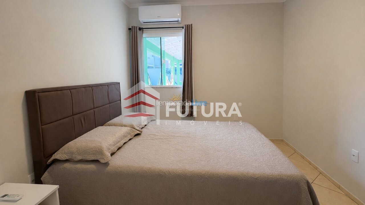 Casa para aluguel de temporada em Bombinhas (Praia de Bombas)