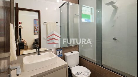 Casa com Piscina em Bombas