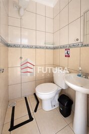 Casa com Piscina em Bombas