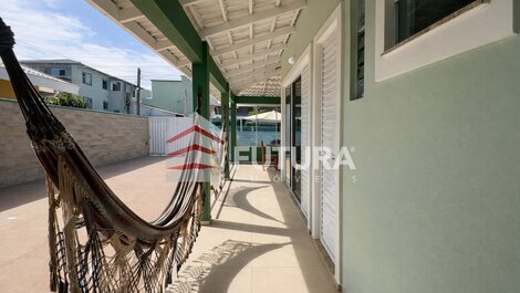 Casa com Piscina em Bombas