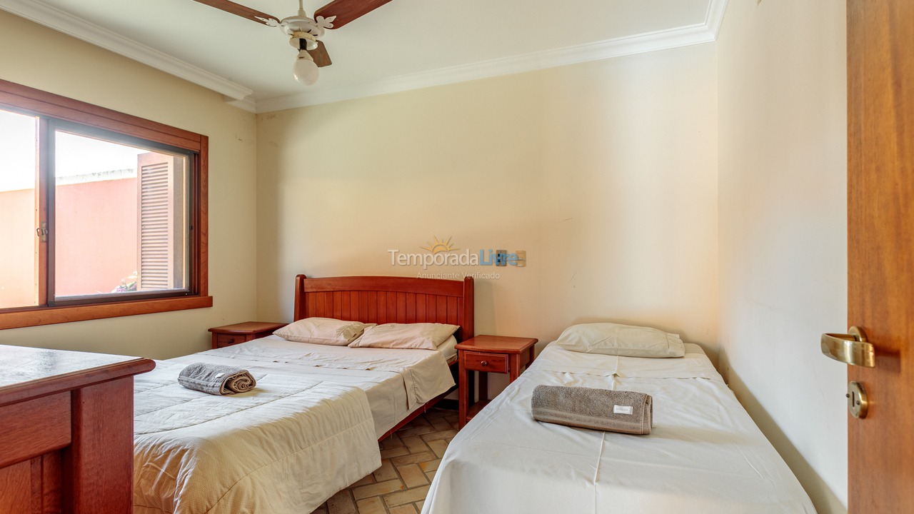 Casa para aluguel de temporada em Florianopolis (Jurerê Internacional)