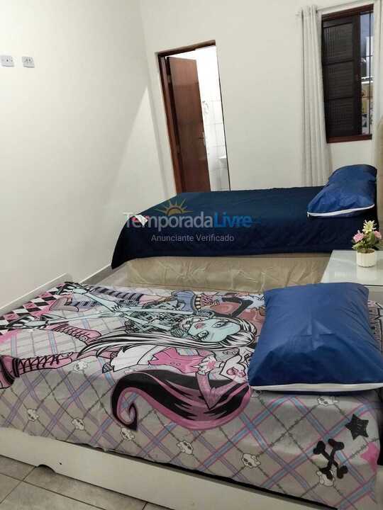 Casa para aluguel de temporada em Praia Grande (Praia do Caiçara)