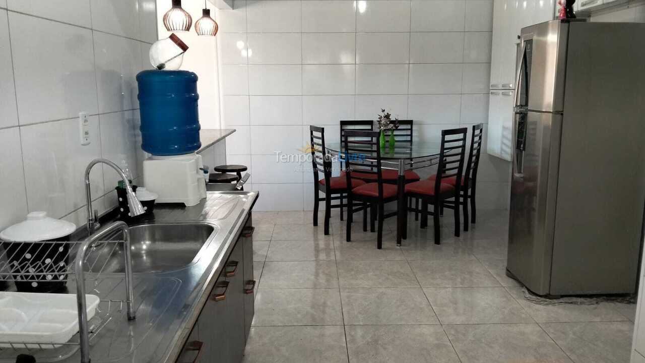 Casa para aluguel de temporada em Praia Grande (Praia do Caiçara)